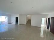 Casa, roof, estudio, 3 recamaras, cuarto de servicio....