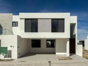 CASA ROXANA EN VENTA EN ABADÍA SUR DE LA CIUDAD