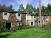 Casa rústica / Caserío en Venta en Ourol