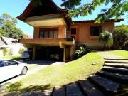 Casa rústica com piscina na orla da Pampulha