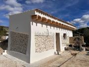 Casa rústica, Relleu