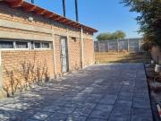 Casa + Salon abierto equipado + Pileta
