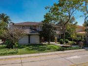 Casa Santa Anita Club de Golf frente a parque