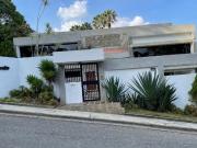 Casa se vende 1.830mts2 4h/3b/6E en La Lagunita El Hatillo