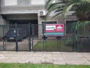 Casa seis ambientes en dos plantas con jardin a la Venta...