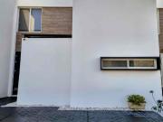 CASA SEMI AMUEBLADA DE TRES RECAMARAS EN CORREGIDORA