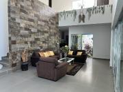 Casa semi amueblada en privada parque Natura