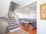 Casa semi mobiliada, 4 quartos, 4 vagas de garagem