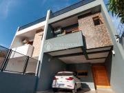 Casa semi mobiliada com 3 dormitórios e garagem em Ipanema