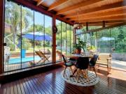 Casa semi mobiliada com 3 quartos no bairro Travessão em...