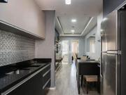 Casa semi mobiliada e reformada em condomínio com 2...