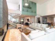 Casa Semi Mobiliada em Cond Clube com 4 Suítes, 476 m²...