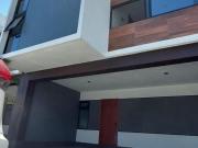 Casa semi nueva, en privada dentro de la ciudad