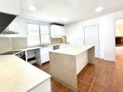 Casa semi reformada con piscina en Rocafort