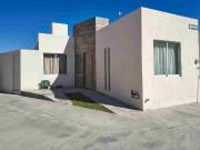 casa semiamueblada en renta