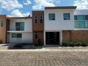 Casa Semiamueblada en Renta a 5 min UDLAP