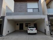 CASA SEMIAMUEBLADA EN RENTA ARBADO APODACA