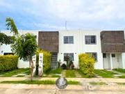 Casa semiamueblada en renta en Hacienda Viñedos
