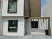 Casa semiamueblada en renta en Valle del Oriente sector D