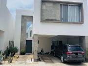 Casa semiamueblada en renta en zona Boreal ma
