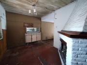 CASA SEMICENTRICA CON PATIO!