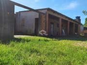 Casa semiconstruida em amplo terreno, condomínio fechado...