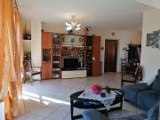 Casa semindipendente in vendita a Avenza Carrara in...