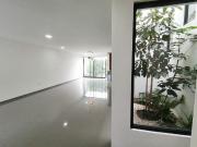 CASA SEMINUEVA AMPLIA Y LUJOSA EN VENTA CON RECÁMARA EN...