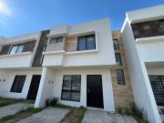 Casa seminueva en Fraccionamiento Real del Valle — 3...