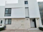 CASA SEMINUEVA EN VENTA CON 5 HABITACIONES EN CONDOMINIO...