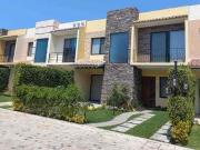 CASA SEMINUEVA EN VENTA ESTILO MODERNA EN RESIDENCIAL EN...