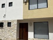 Casa seminueva en VENTA fraccionamiento Marroka