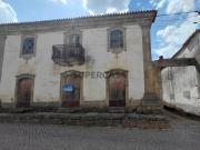 Casa Senhorial com Terreno e Garagem para Recuperar...