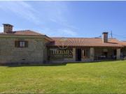Casa señorial con piscina en Tui, a estrenar!