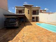 Casa Sobrado à Venda – Bairro Tranquilo e de Alta...