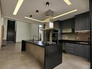 Casa Sobrado à Venda no Bairro Vila do Golfe, no...