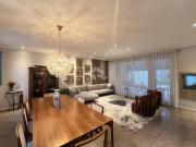 Casa Sobrado com 200m² área privativa 3 suites, 2 vagas...