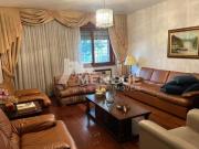 Casa Sobrado com 3 dormitórios e 4 vagas de garagem, à...