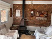 Casa sobrado com 3 quartos, sendo 1 suíte, no bairro Bom Fim