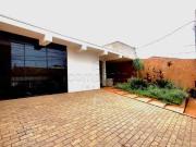 Casa / Sobrado Comercial para Locação em São José do Rio...