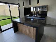 Casa sobrado de 172m² com 03 suítes para locação e venda...