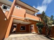 Casa sobrado de 215m², com 3 quartos, 4 banheiros e 2...