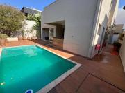 Casa sobrado de 254m² com 03 suítes para locação e venda...