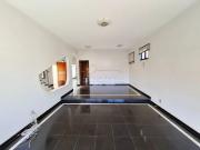 Casa sobrado de 277mÂ² com piscina para venda e...