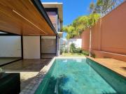 Casa sobrado de 372m² com 04 suítes à venda em...