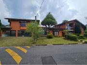 Casa / Sobrado em Condomínio para Locação em Arujá/SP...