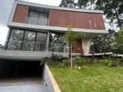 Casa / Sobrado em Condomínio para Locação em Arujá/SP...