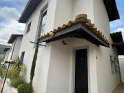 Casa / Sobrado em Condomínio para Locação em Atibaia/SP...