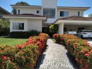 Casa / Sobrado em Condomínio para Locação em Camaçari/BA...