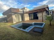Casa / Sobrado em Condomínio para Locação em Camaçari/BA...